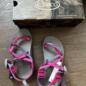 NIB Chaco Girls Size 1 sandals